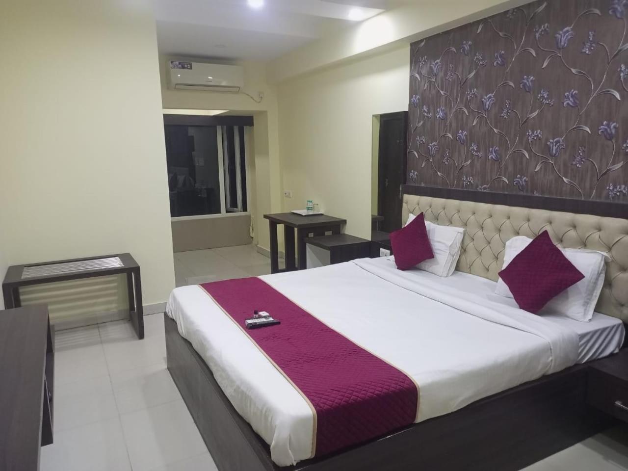 Hotel Eco Park New Town Экстерьер фото
