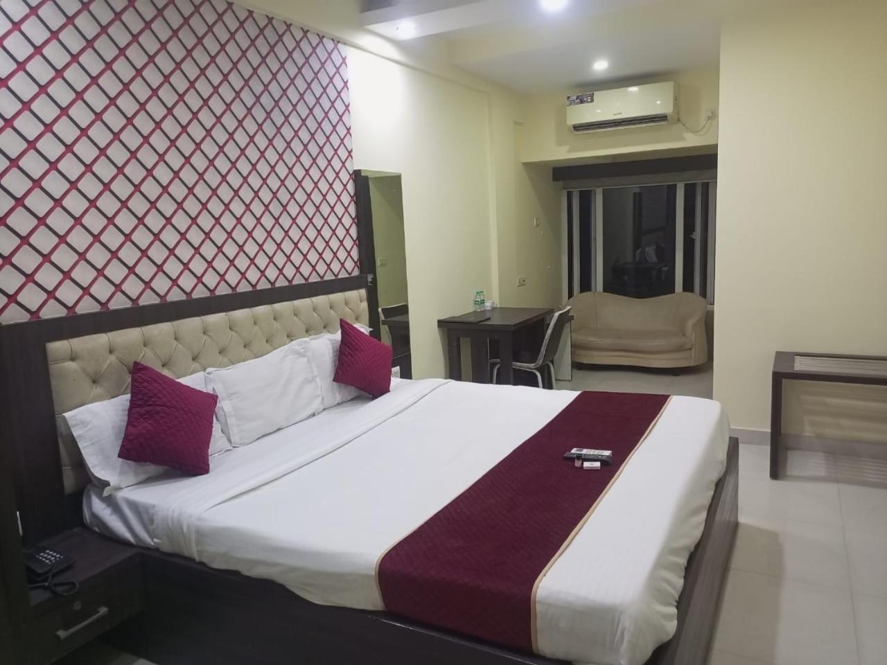 Hotel Eco Park New Town Экстерьер фото