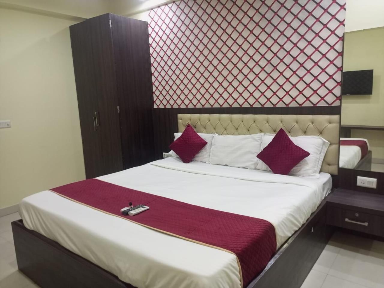 Hotel Eco Park New Town Экстерьер фото